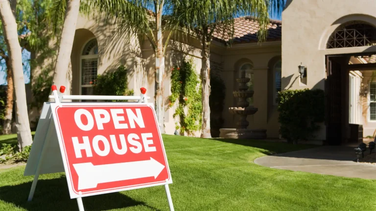 real-estate-outdoor-signage