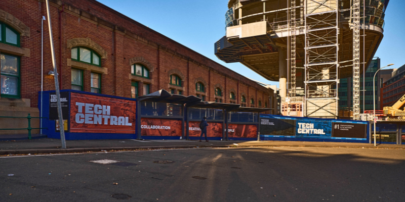 Vinyl hoarding for construction